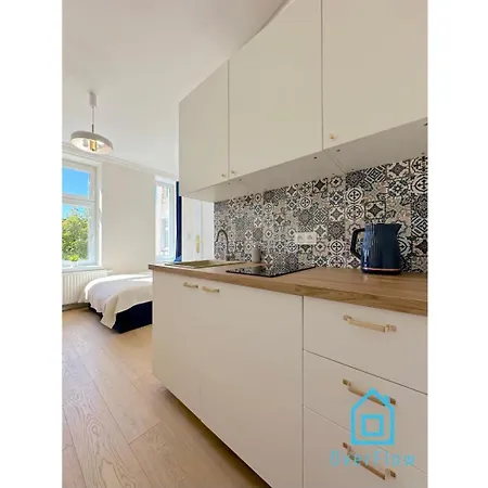Seredino Navy Apartment- Modern Comfort In A Quiet Location, 5 Minutes To Old Town & Seaside Apartment *