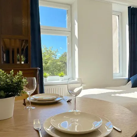 Seredino Navy Apartment- Modern Comfort In A Quiet Location, 5 Minutes To Old Town & Seaside Apartment Gdansk
